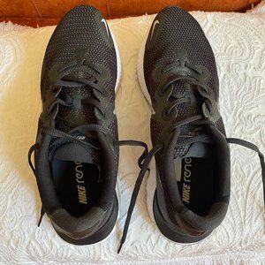 Nike Men's Renew Run Tennis Shoes Sz 10.5